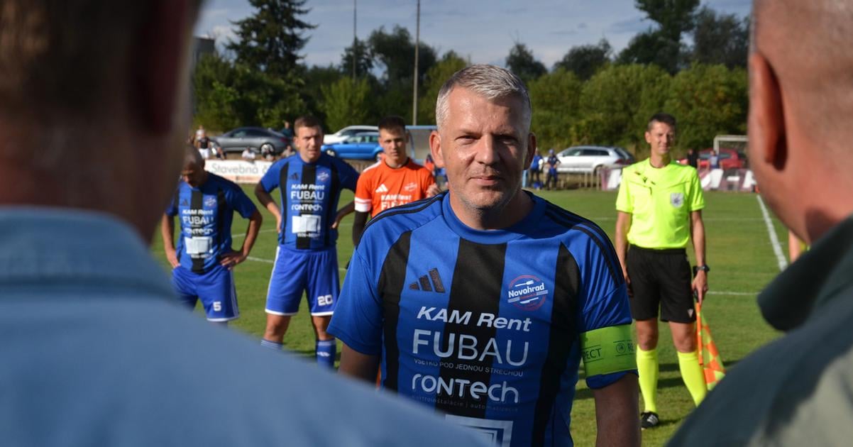 Karieru vymenil za vzdelanie hral s reprezentantmi Kapitanovi na konci tlieskali aj prvoligovi hraci