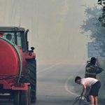 Lesny poziar na greckom ostrove Skyros ohrozuje obydlene oblasti