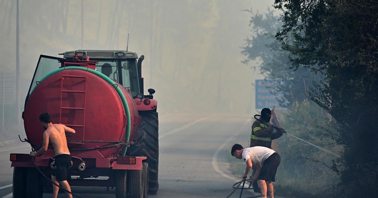 Lesny poziar na greckom ostrove Skyros ohrozuje obydlene oblasti