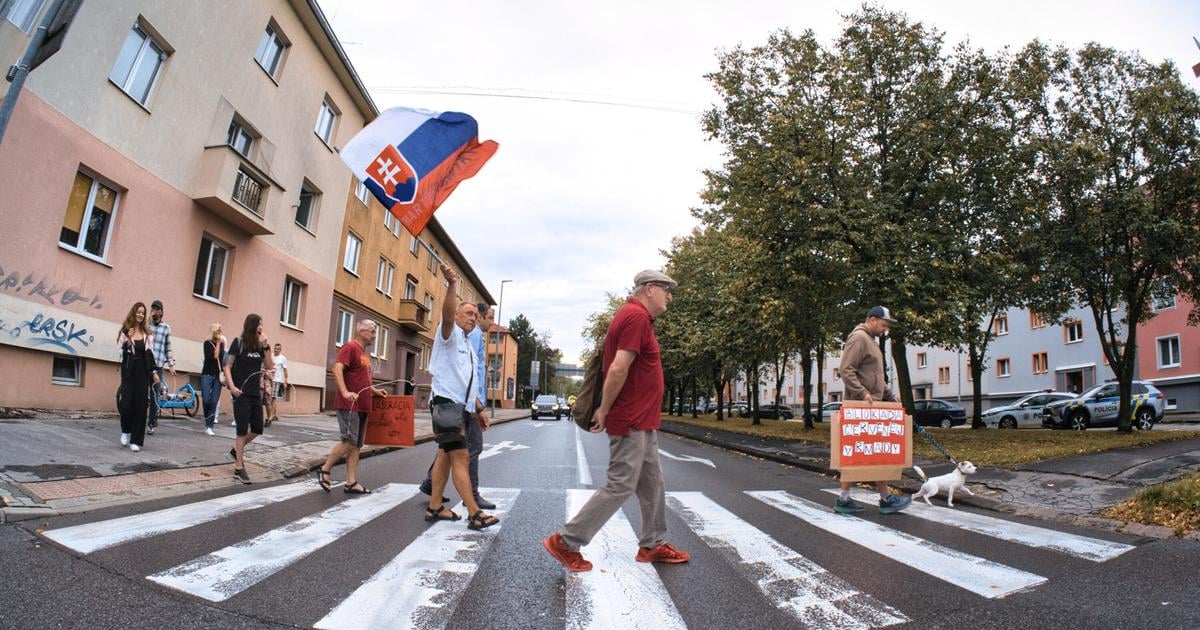 Martinania zablokovali erven armdu Uctili si aj mlad dieva ktorm prela vojensk cisterna