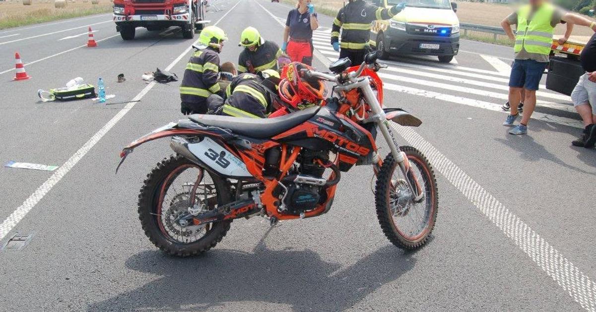 Na motorke jazdil bez vodicskeho preukazu a s dvoma promile narazil do nakladiaka