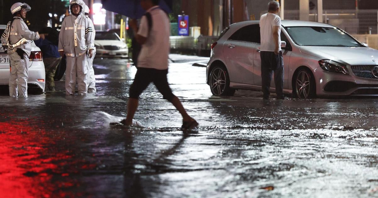 Okolie Tokia zasiahli privalove dazde a povodne Najmenej jedna osoba prisla o zivot