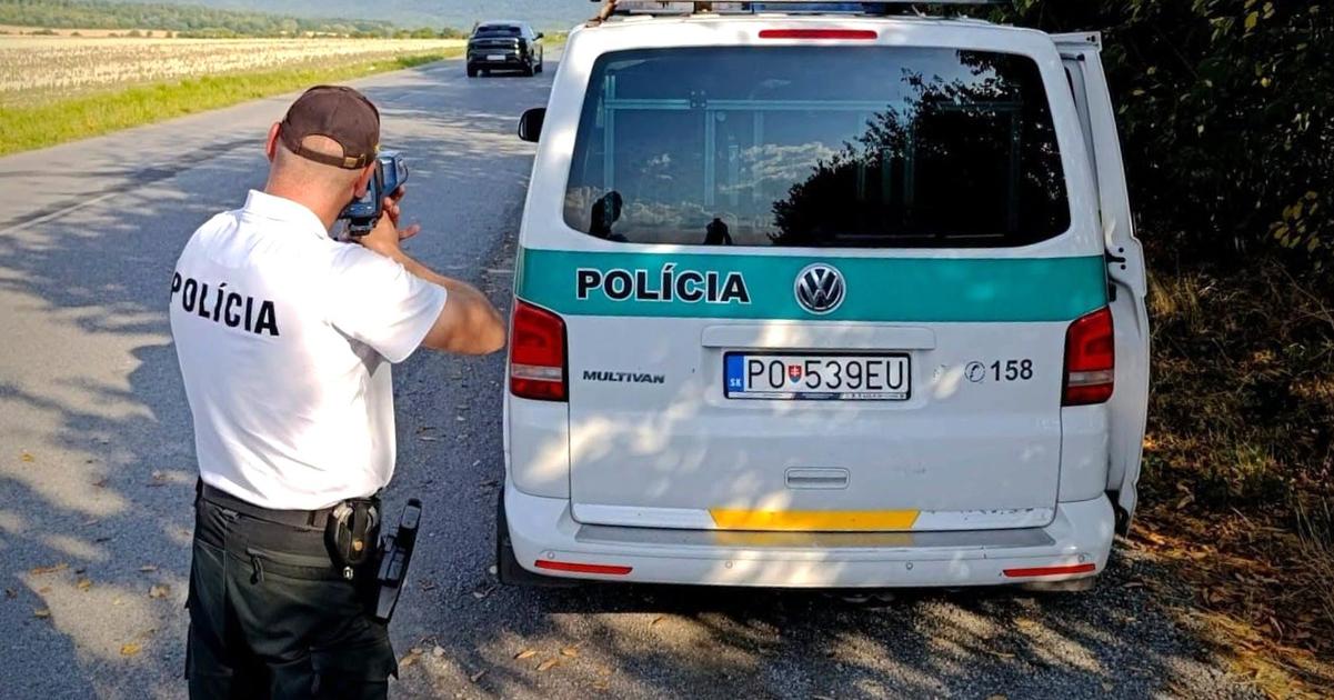 Policajti zablokovali cesty v Presove a okoli Zadrzali vodicske preukazy osvedcenia aj evidencne cisla
