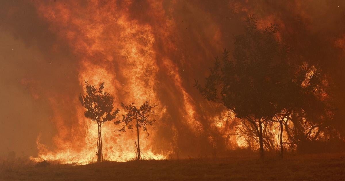Pre lesny poziar v Nevade evakuovali desatisice ludi