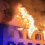 Pri poziari v bytnovom dome vo svajciarskom meste Thusis prisli o zivot dvaja ludia