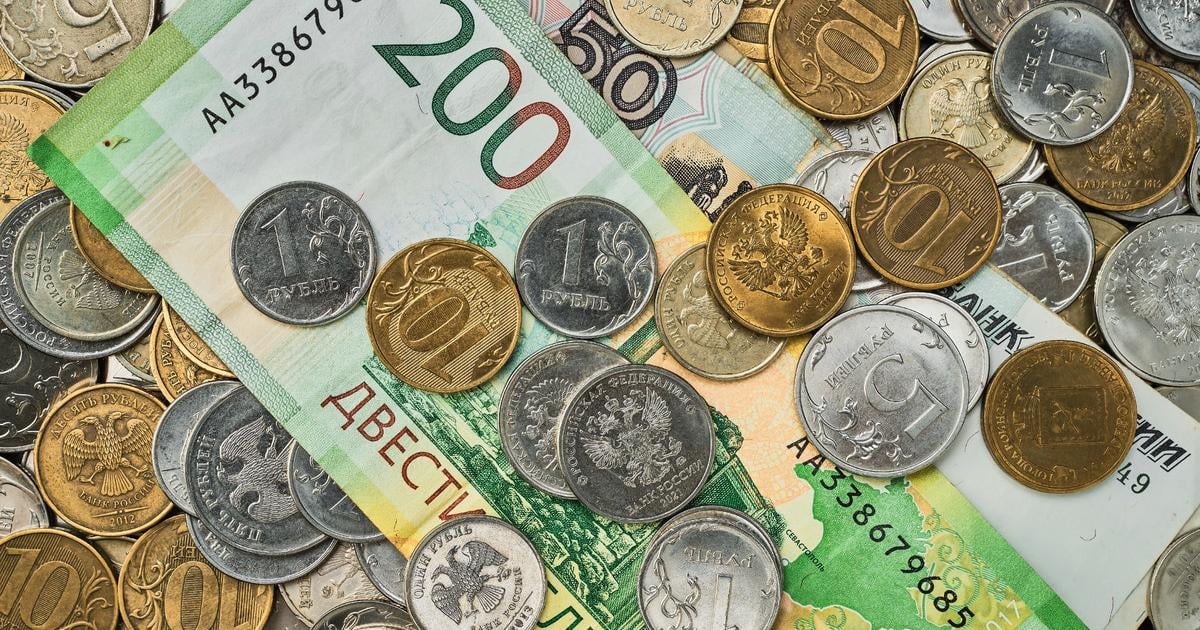 Rusi masovo vyberaju peniaze z bank Vysokemu uroku a reciam o dobrej kondicii neveria