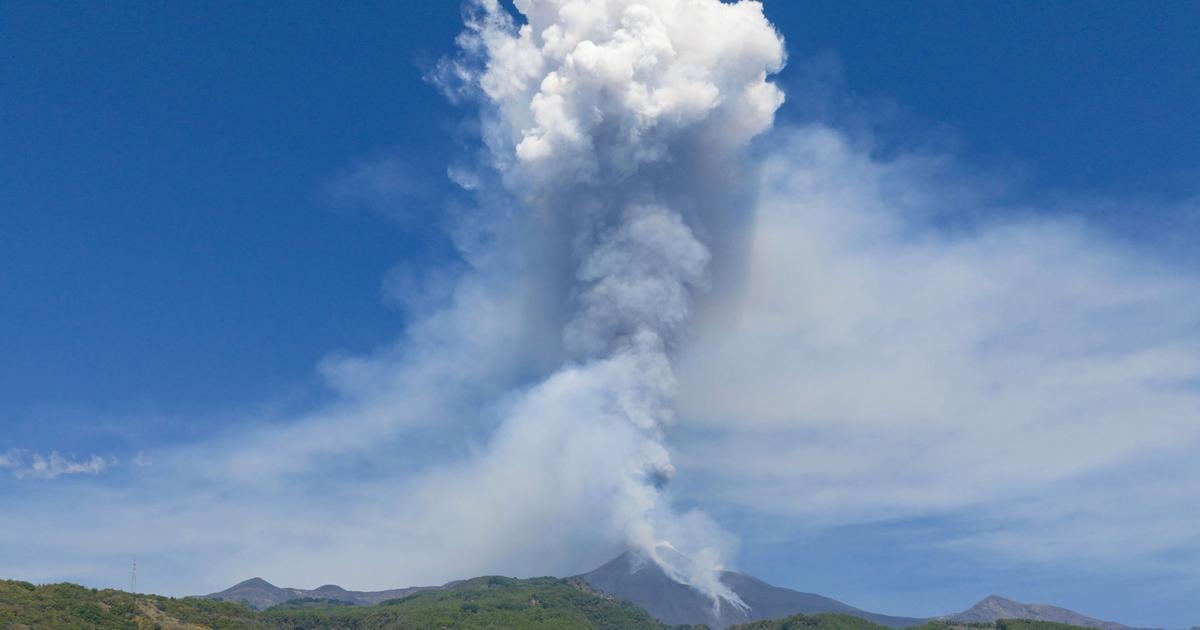 Sopka Etna pozastavila prevadzku letiska v Catania