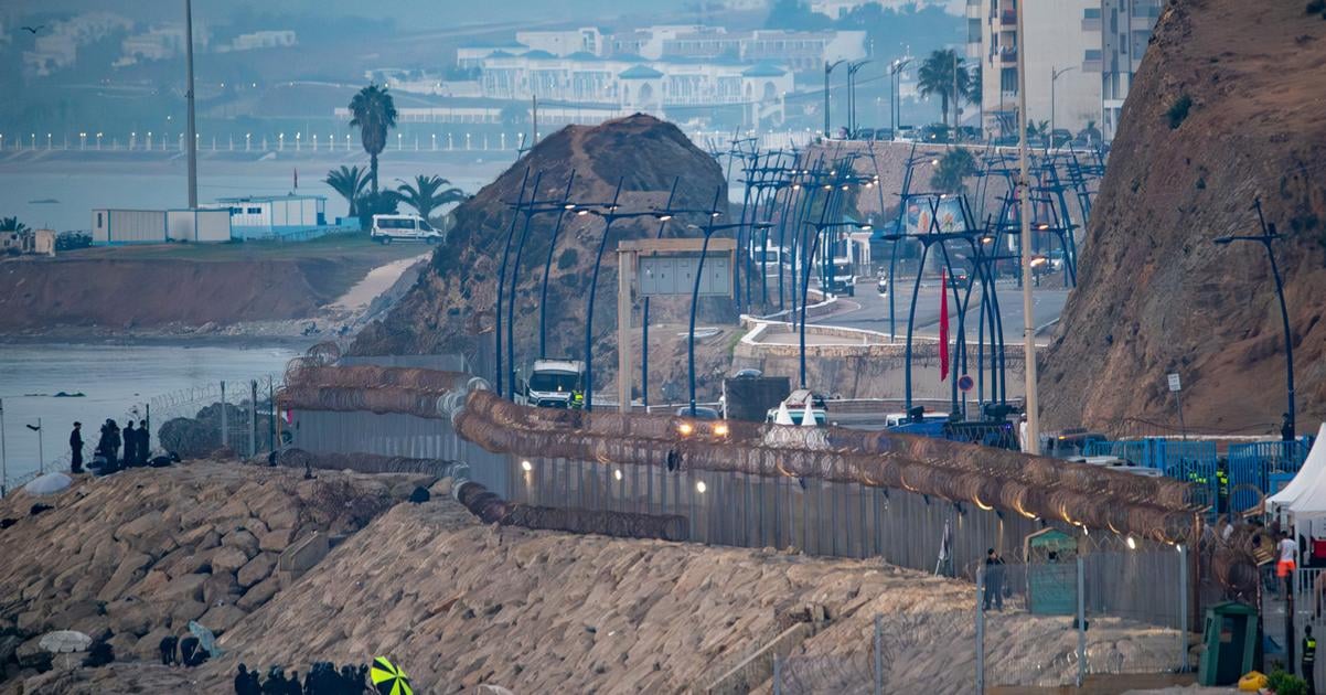 Stovky migrantov sa priblizili k hranici Ceuty Vyhlasenia pred velkym naporom sa nepotvrdzuju