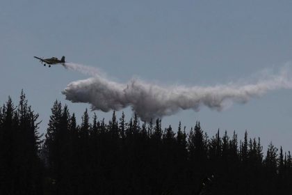 Tisice obyvatelov evakuuju kvoli siriacim sa lesnym poziarom v state Washington