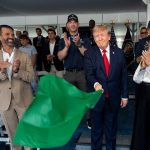 Trump zahajil preteky IndyCar v centre Washingtonu nariadil ich usporiadat ako sucast oslav vyrocia vzniku USA