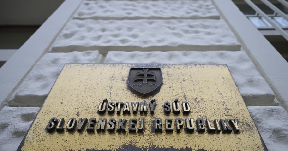 Ustavny sud polozil Evropskemu sudnemu dvoru prejudicialnu otazku tykajuceu sa manzelstiev osob rovnakeho pohlavia