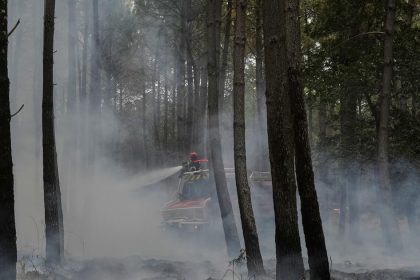 V Chorvatsku evakuovali obec Lokva Rogoznica ohrozenu poziarom v lese