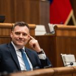 Vlastnictvo a sprava lesov uplne prechadza pod narodne parky v styroch narodnych parkoch