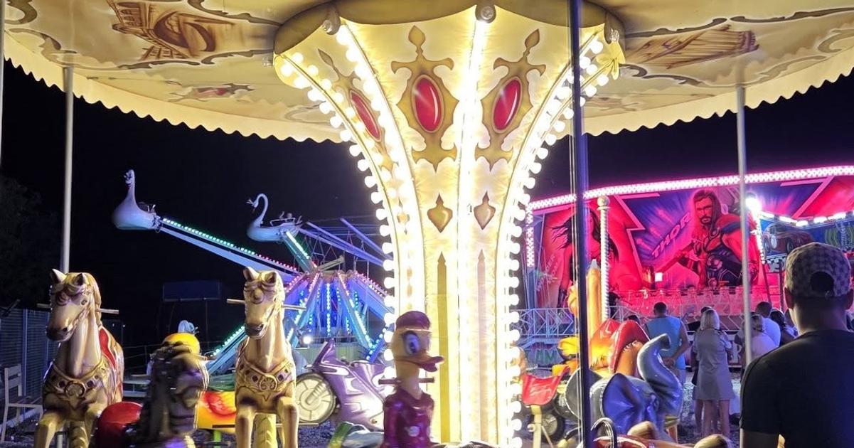 Z kolotoca vypadli deti pocas jazdy museli zasahovat zachranari